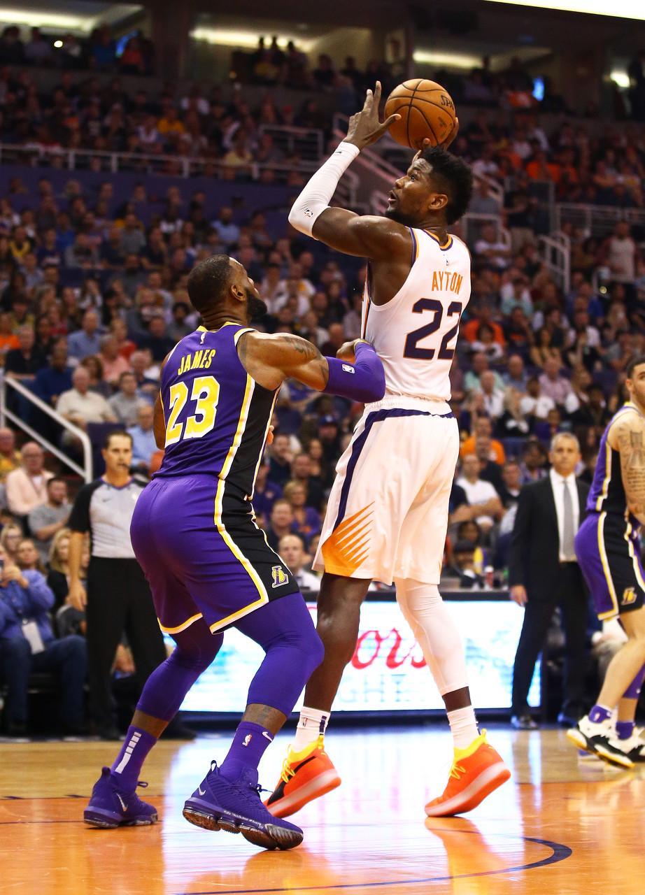 大将军：艾顿来湖人后没收到詹姆斯的短信 这暗示后者可能要离开