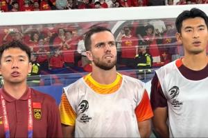 记者晒塞尔吉尼奥赛前唱国歌的视频：看出来唱国歌是练了的