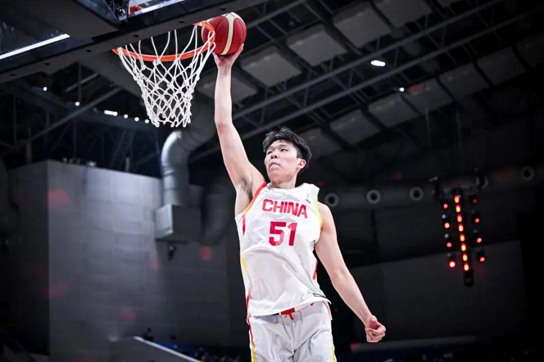 你真让他打亚洲杯啊，中国球迷分两派了！