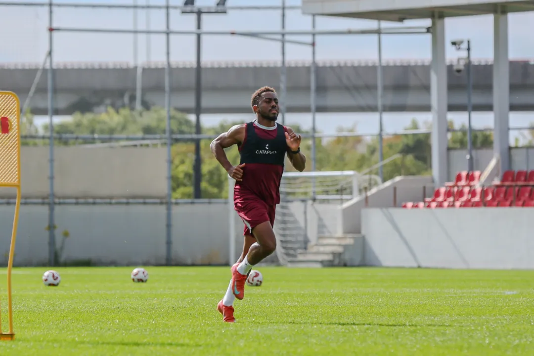 电竞比分网-中超转会动态：升班马连续4天官宣新援，上港接近敲定第5外援